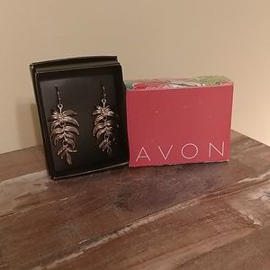 Avon Palm Leaf Dangling Goldtone Earrings